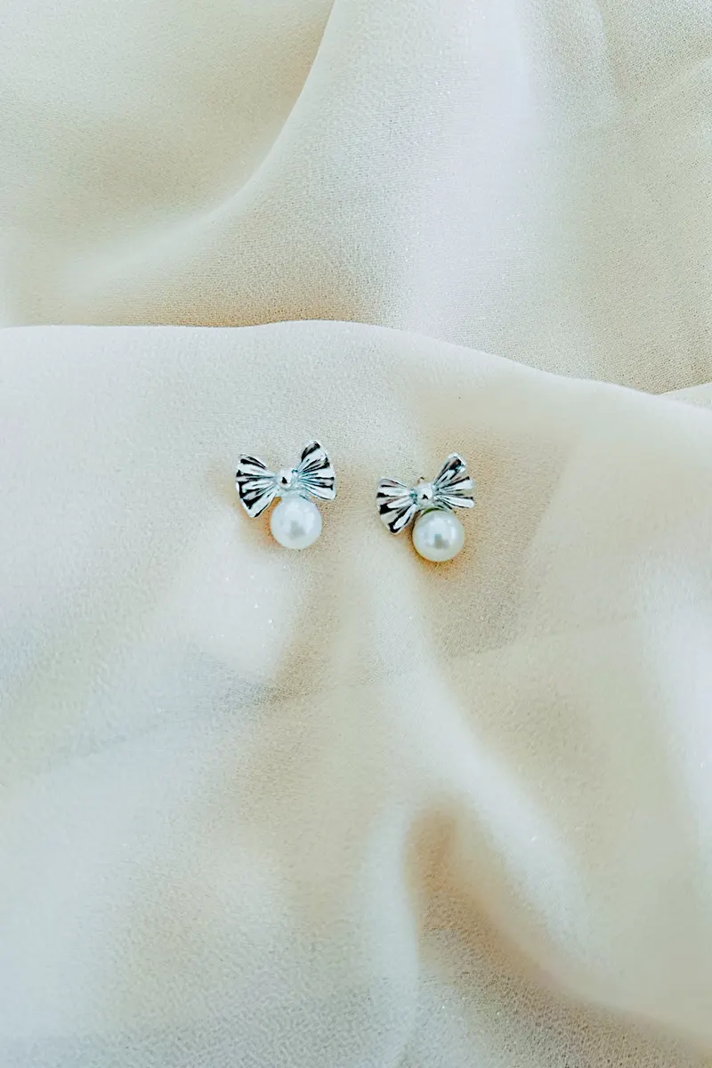 Pearl Bow Drops