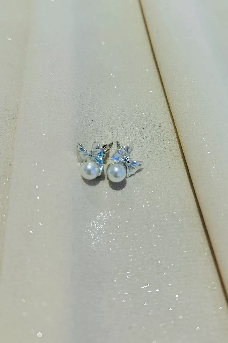 Pearl Bow Drops